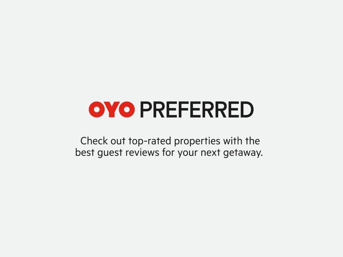 Vaccinated Staff- Townhouse Oak Hotel Silvotel Indore Eksteriør billede
